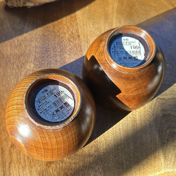 4 wee bowls. 3 from Japan: 2 wood and 1 ceramic w sweet painted theme +1 Italy - Picture 10 of 16